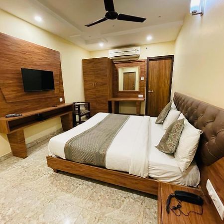 ורנאסי Hotel Augusto מראה חיצוני תמונה