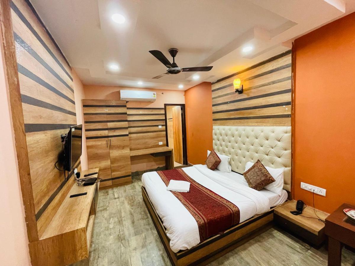 ורנאסי Hotel Augusto מראה חיצוני תמונה