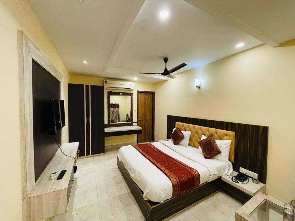 ורנאסי Hotel Augusto מראה חיצוני תמונה