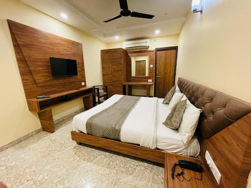 ורנאסי Hotel Augusto מראה חיצוני תמונה